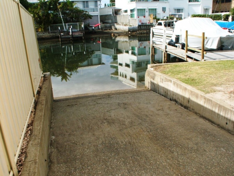 21/37 Bayview Street, Runaway Bay QLD 4216