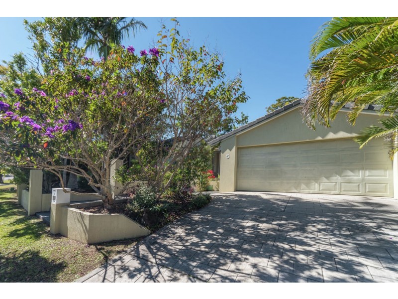 5 Morfantaine Terrace, Parkwood QLD 4214