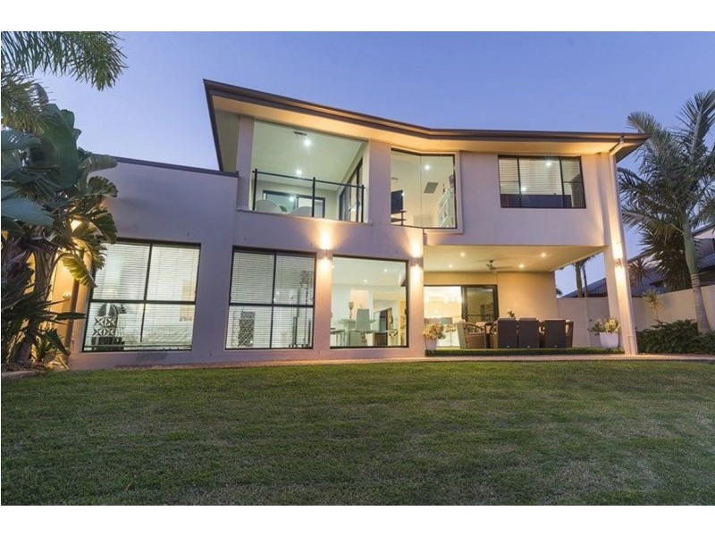 2136 Beaufort Way, Hope Island QLD 4212