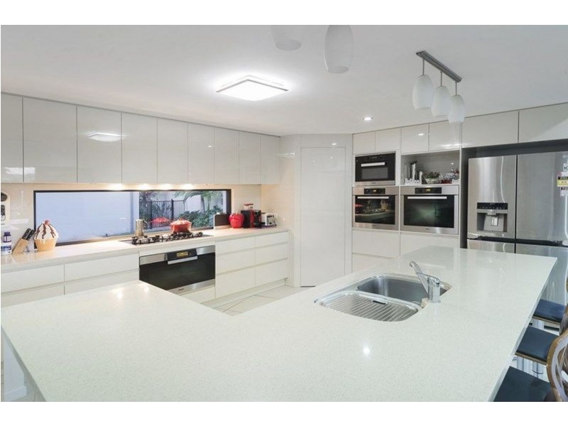 2136 Beaufort Way, Hope Island QLD 4212