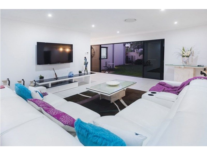 2136 Beaufort Way, Hope Island QLD 4212