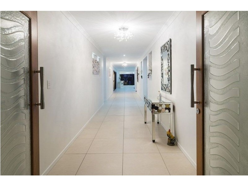 2136 Beaufort Way, Hope Island QLD 4212