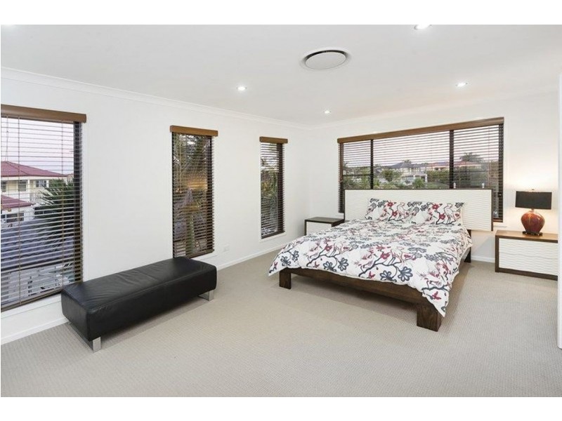 2136 Beaufort Way, Hope Island QLD 4212