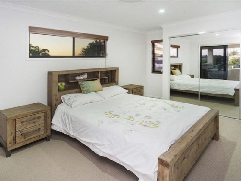 2136 Beaufort Way, Hope Island QLD 4212
