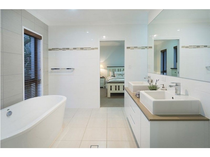 2136 Beaufort Way, Hope Island QLD 4212