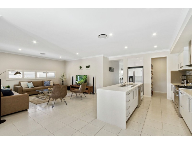 45 The Peninsula, Helensvale QLD 4212