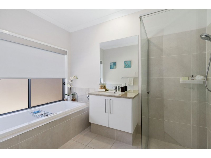 45 The Peninsula, Helensvale QLD 4212