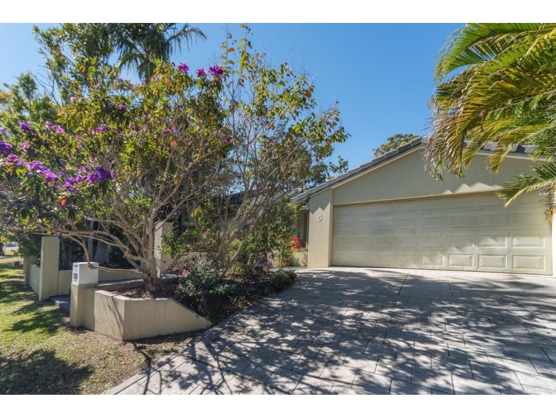 5 Morfantaine Terrace, Parkwood QLD 4214