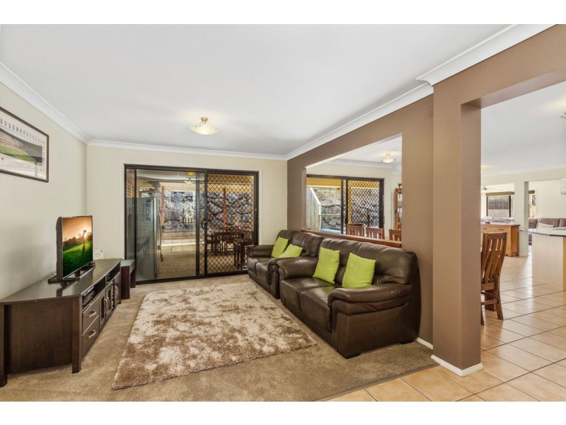 3 Hawker Street, Pacific Pines QLD 4211