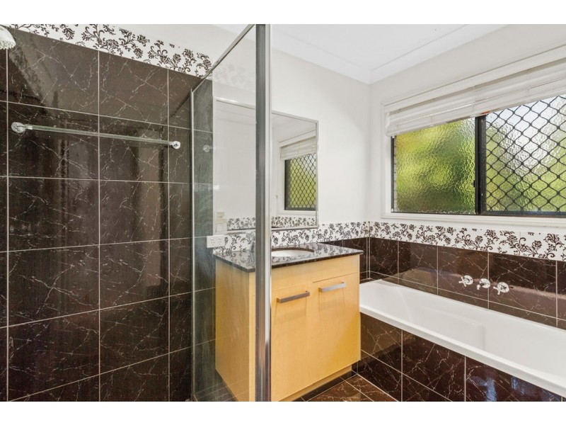 3 Hawker Street, Pacific Pines QLD 4211
