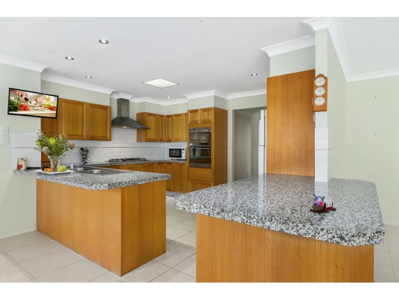 16 Warrego Way, Helensvale QLD 4212