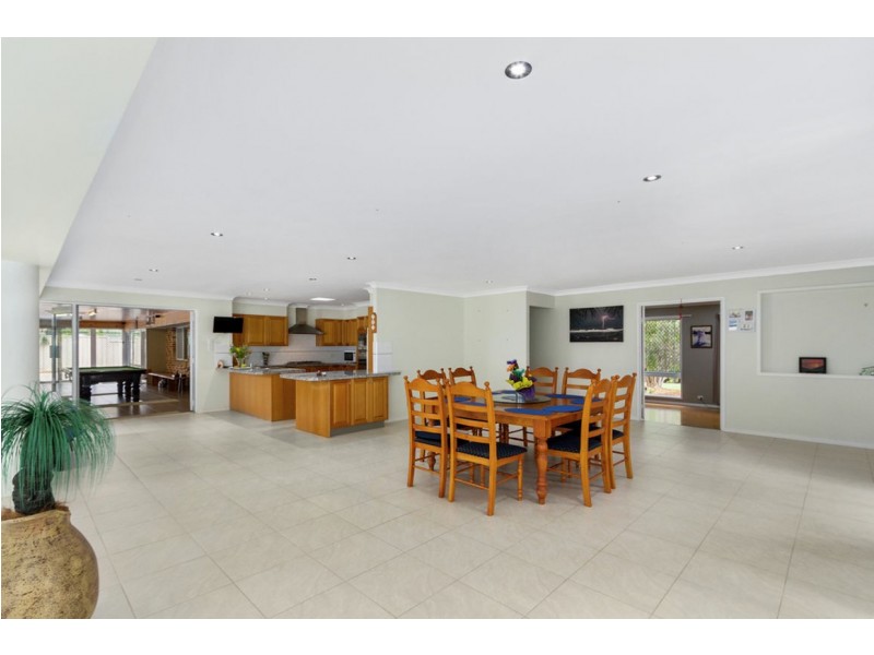 16 Warrego Way, Helensvale QLD 4212