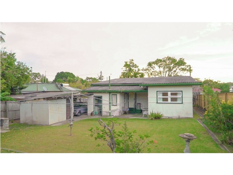 18 Mole Avenue, Southport QLD 4215