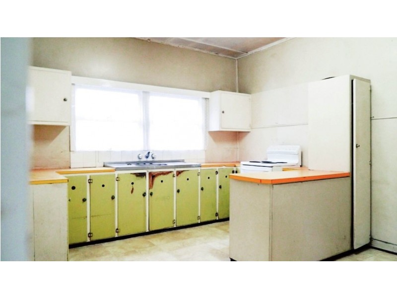 18 Mole Avenue, Southport QLD 4215