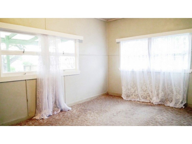 18 Mole Avenue, Southport QLD 4215