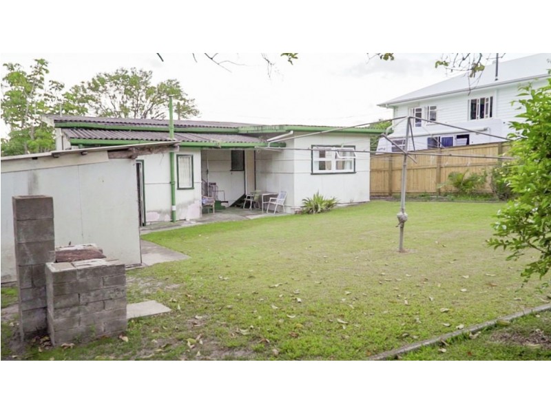 18 Mole Avenue, Southport QLD 4215