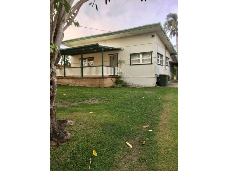 18 Mole Avenue, Southport QLD 4215