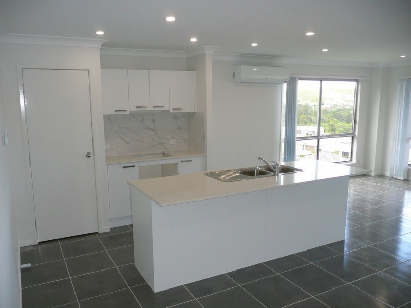 1/18 Barrington Street, Pacific Pines QLD 4211