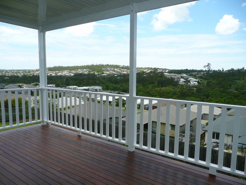 1/18 Barrington Street, Pacific Pines QLD 4211