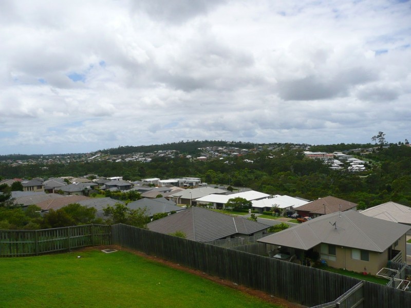 1/18 Barrington Street, Pacific Pines QLD 4211