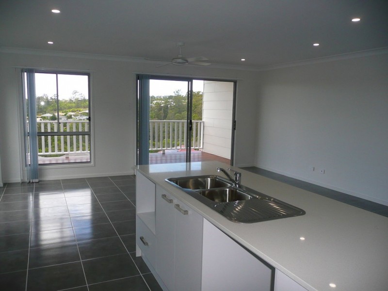 1/18 Barrington Street, Pacific Pines QLD 4211