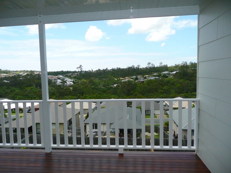 1/18 Barrington Street, Pacific Pines QLD 4211