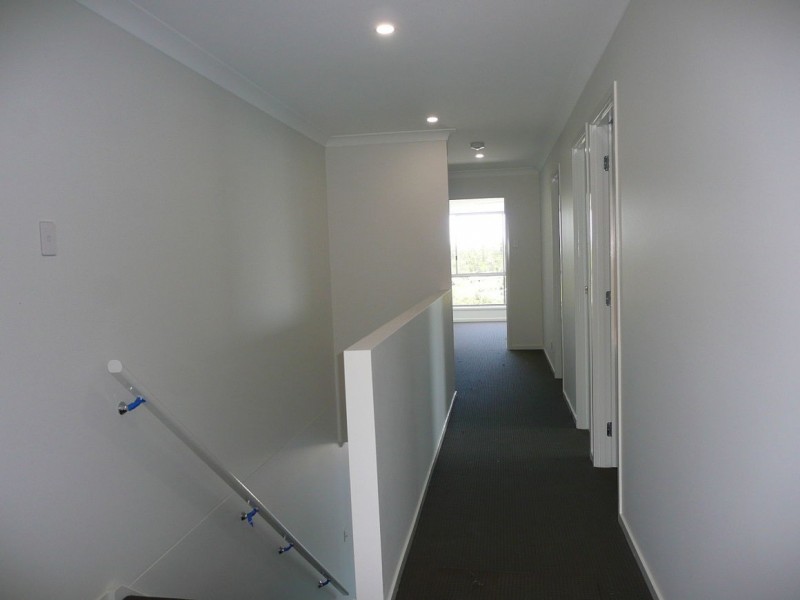 1/18 Barrington Street, Pacific Pines QLD 4211