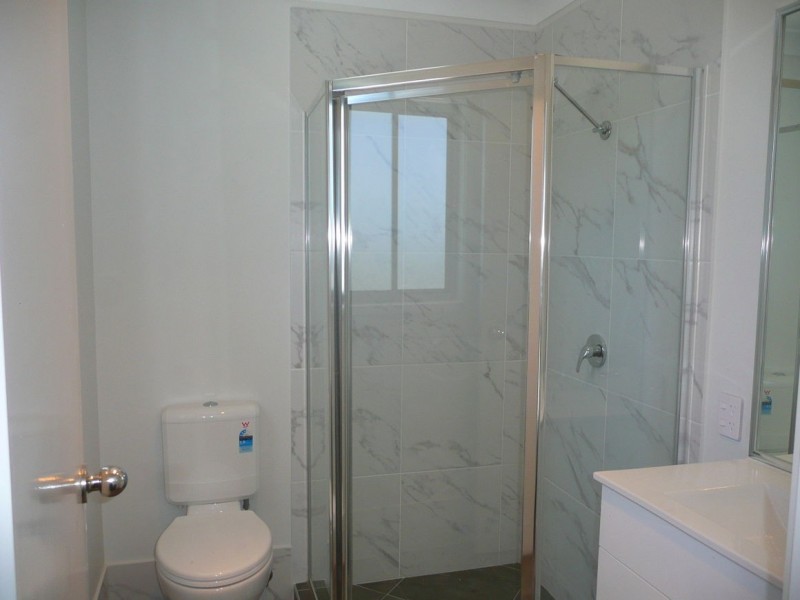 1/18 Barrington Street, Pacific Pines QLD 4211