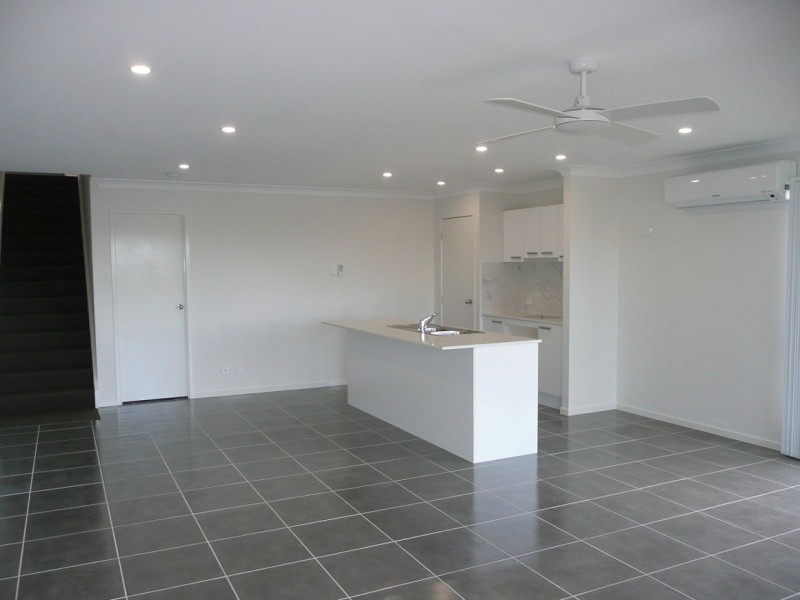 1/18 Barrington Street, Pacific Pines QLD 4211