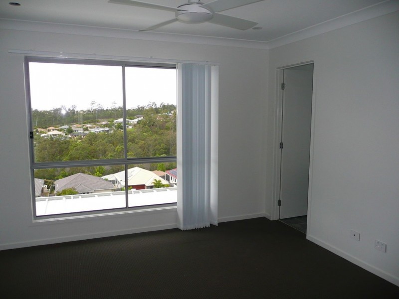 1/18 Barrington Street, Pacific Pines QLD 4211