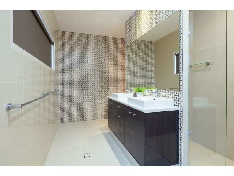 33 Yarabah Crescent, Shailer Park QLD 4128