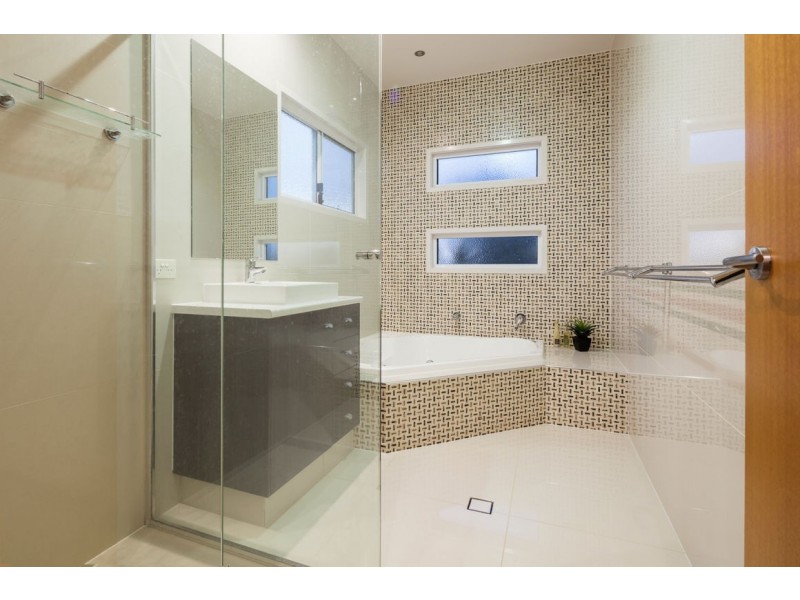 33 Yarabah Crescent, Shailer Park QLD 4128