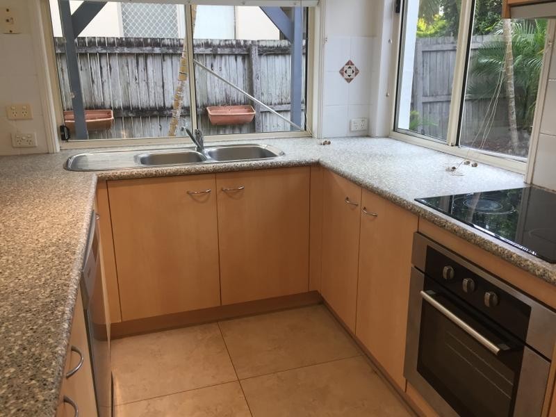 1/19 Central Street, Labrador QLD 4215