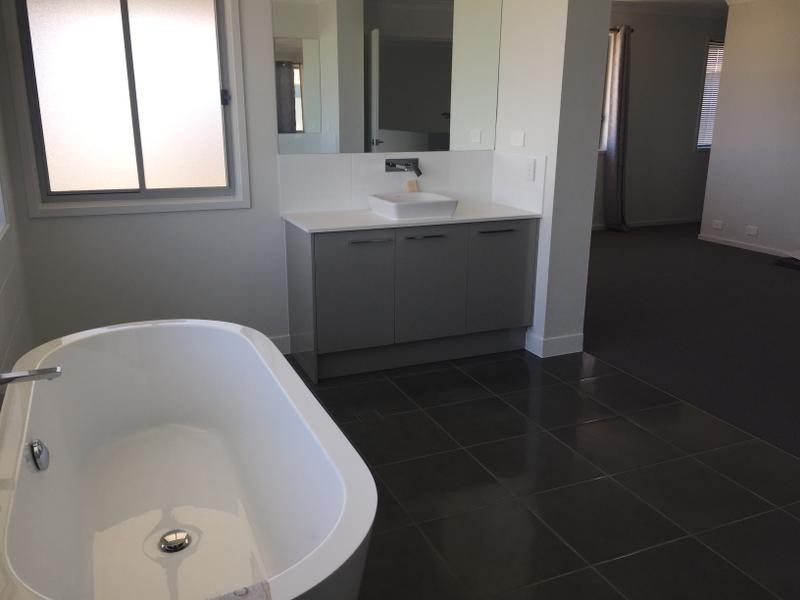 4 Waters Close, Hope Island QLD 4212