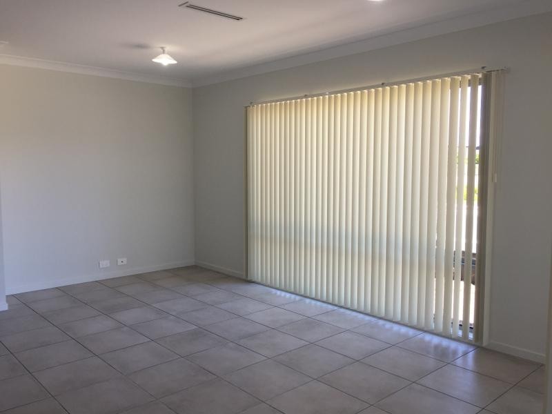 4 Waters Close, Hope Island QLD 4212