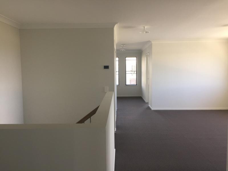 4 Waters Close, Hope Island QLD 4212