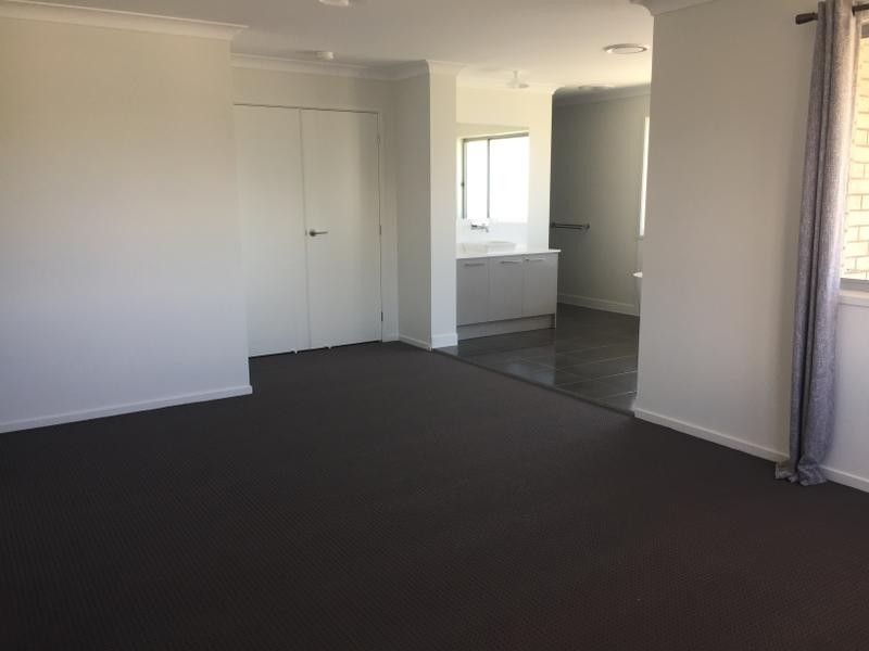 4 Waters Close, Hope Island QLD 4212