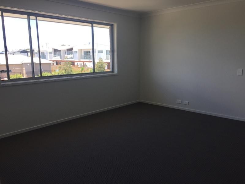 4 Waters Close, Hope Island QLD 4212