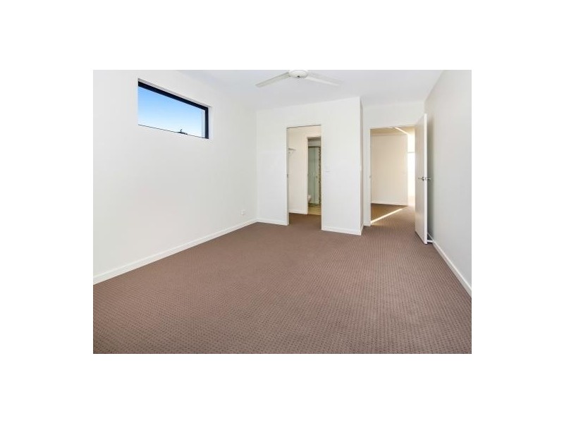 32 Broadwater Avenue, Hope Island QLD 4212