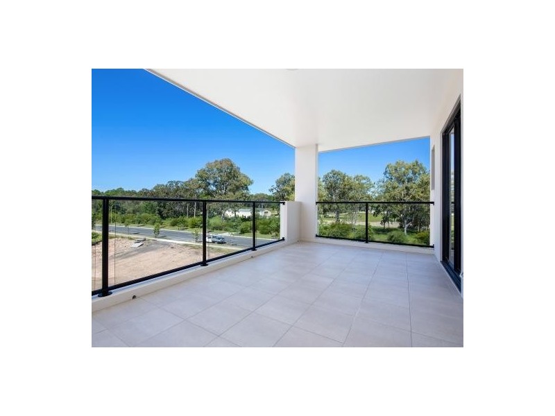 32 Broadwater Avenue, Hope Island QLD 4212