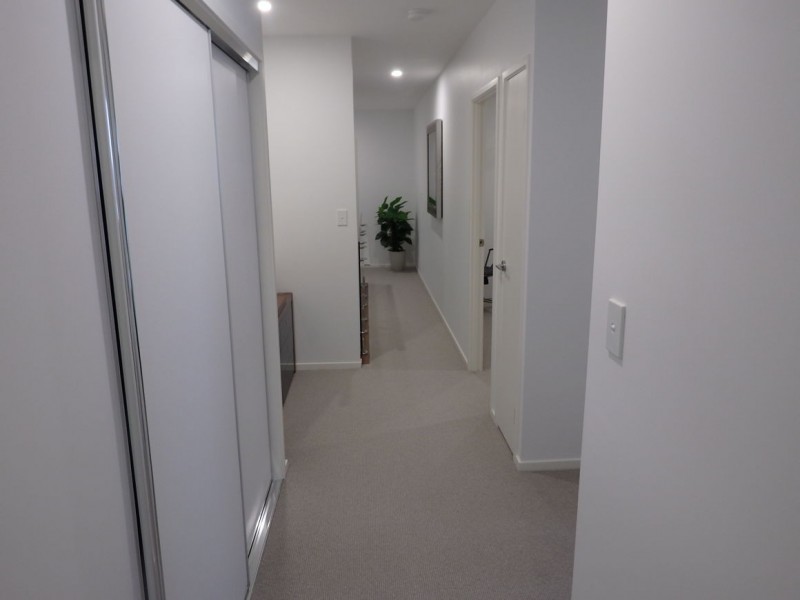 2/9 Clinton Street, Labrador QLD 4215
