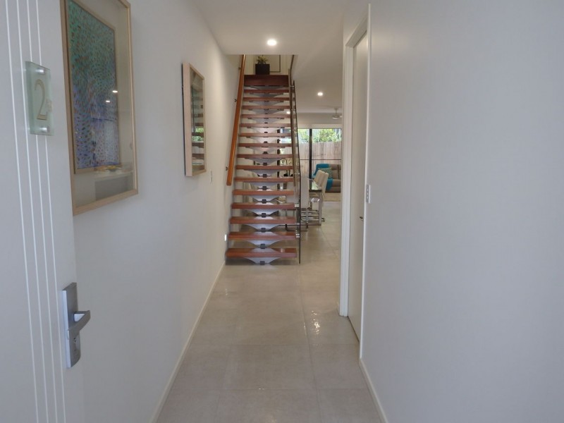 2/9 Clinton Street, Labrador QLD 4215