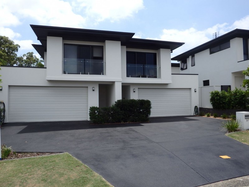 2/9 Clinton Street, Labrador QLD 4215