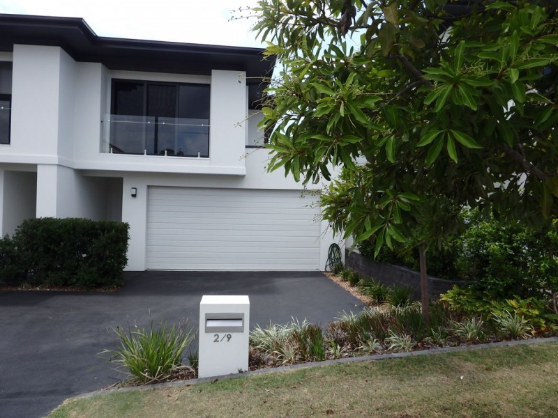 2/9 Clinton Street, Labrador QLD 4215