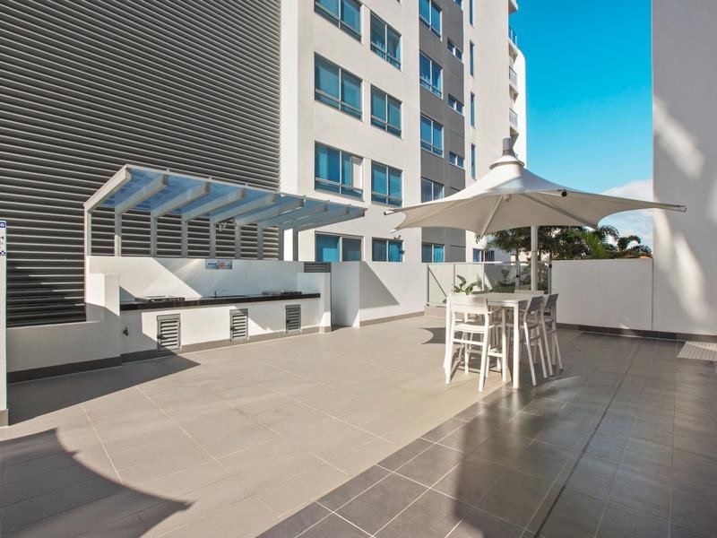 811/19 Imperial Parade, Labrador QLD 4215