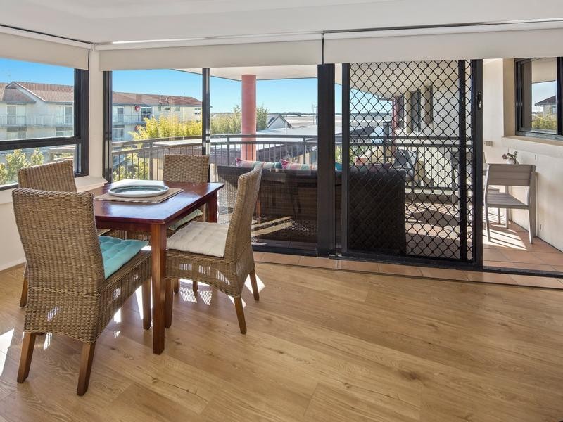 11/274 Marine Parade, Labrador QLD 4215