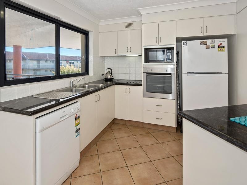 11/274 Marine Parade, Labrador QLD 4215