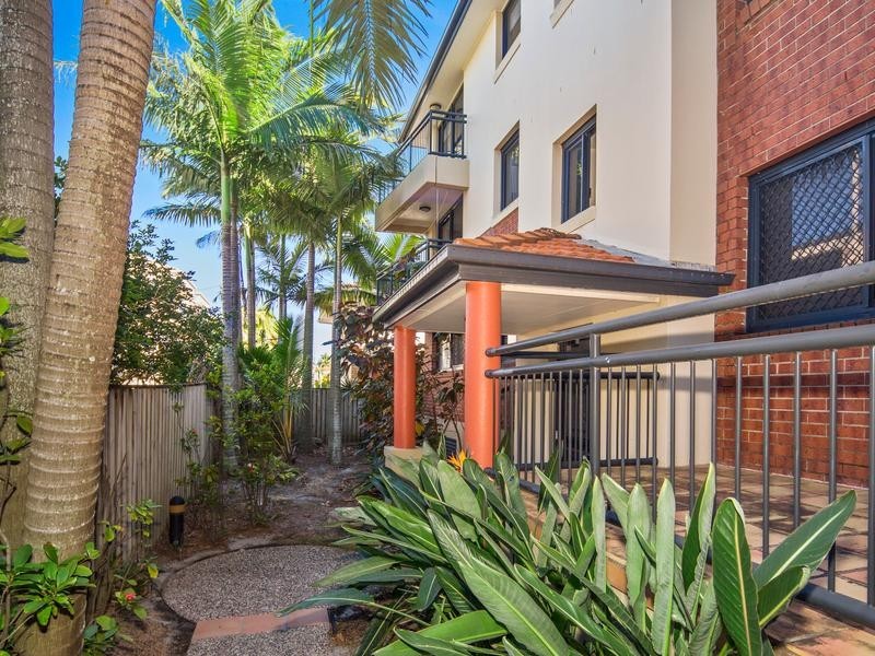 11/274 Marine Parade, Labrador QLD 4215