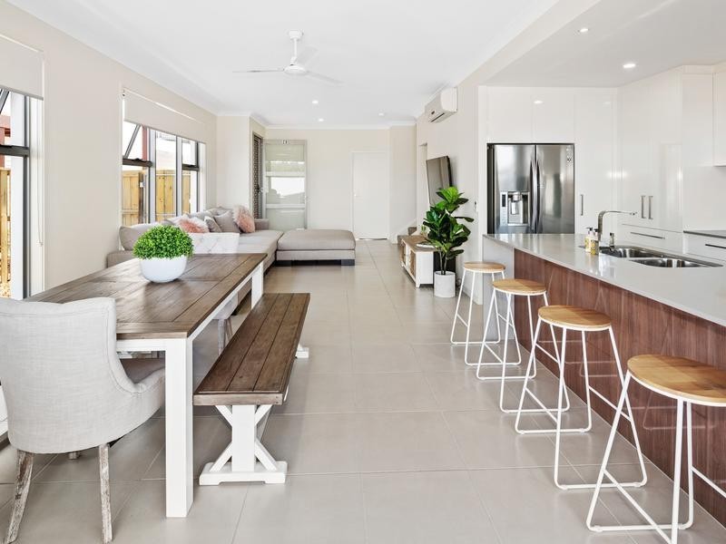 20/1 Waters Close, Hope Island QLD 4212