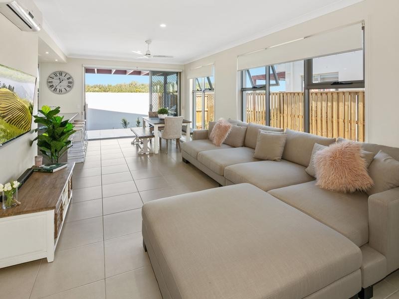 20/1 Waters Close, Hope Island QLD 4212